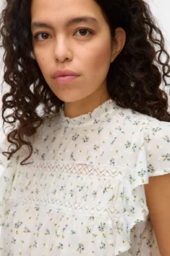 Vero Moda Trine Lace Top - Snow White Maguerite Blue Jasper