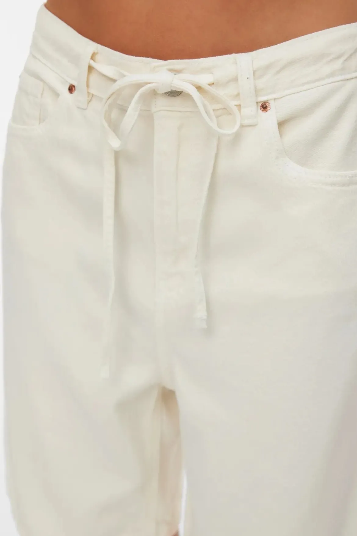Villa Bermuda Denim Shorts - Ecru