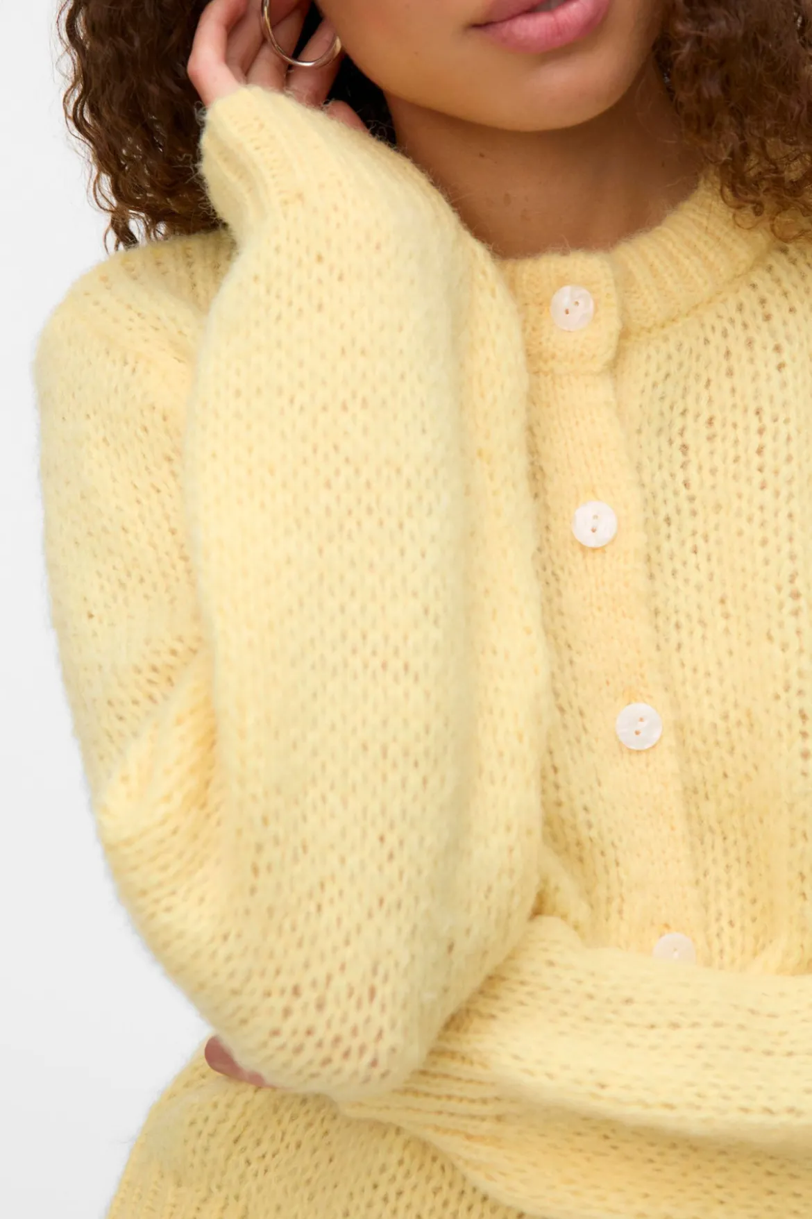 Wilo O-Neck Cardigan - Pale Banana
